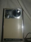 10-318 Midland International Solid State Am Radio Model Dual Power Ships