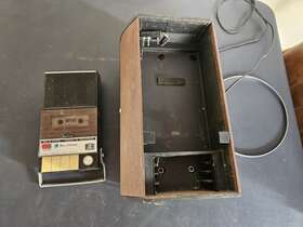 87885 Bell And Howell Vtg Model With Standing Case Cassette Tape Recorder