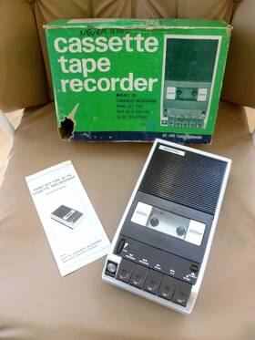 K300018 Bristal Piano Key Type Ac/dc Cassette Tape Recorder W Manual Mod Parts