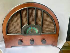 83002 Cariole Vintage Radio Model #83002 - Tested Works Fine