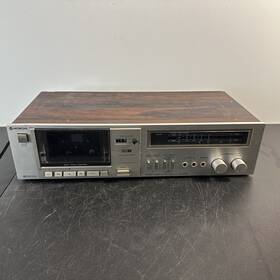 D-e25 Hitachi Powers On Stereo Cassette Tape Deck Audio