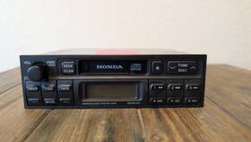 122001-35900101 Honda Car Radio And Tape Deck Isuzu Model Shown In Picture Only For Parts