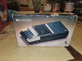 2v96a-114b Lloyds New Vintage Model Compact Cassette Tape Recorder