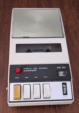 8v84a Lloyds Vintage Lloyd S Solid State Cassette Tape Recorder - With Case Untested