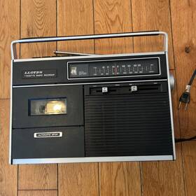 V612b Lloyds Vintage Lloyd S Cassette Recorder Radio And Works Read Description