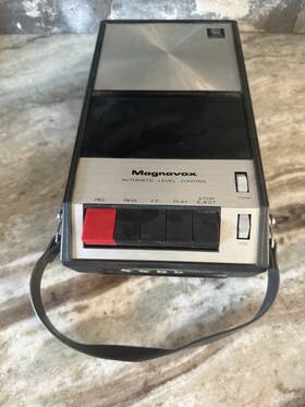 Iv9034 Magnavox Vtg Mcm Cassette Tape Recorder- Model With Mic And Box Tested Works