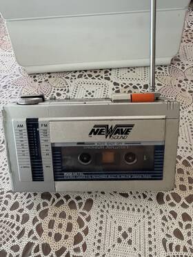 Newave B4d8ie830 Am/fm Radio - Cassette Not Working With Original Blue Case
