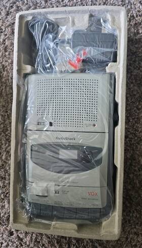 Radioshack 14-1126 Vintage Radio Shack Portable Tape Player/recorder 14-1117