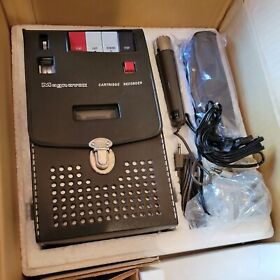 2tc108m Rare Vintage Magnavox Solid State Cartridge Tape Recorder With New In Box