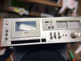 Screen-30 Realistic Cassette Deck Wood Sides Powers Up But Does Not Play