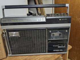 8704 Sampo 8740 All In One Portable Entertainment System Vintage Radio Cassette Deck