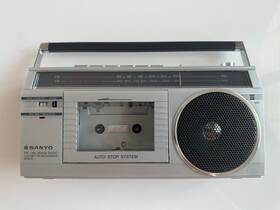 525841 Sanyo Vintage/antique M1600 Mini Am/fm Radio Cassette Recorder