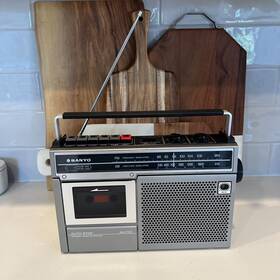 M2562 Sanyo Vintage Am/fm Portable Tape Recorder Boombox