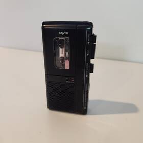 M5447 Sanyo Micro Cassette Tape Recorder