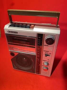 M9819 Sanyo Vintage Boombox Center Section / Cassette Player/recorder 1980 S