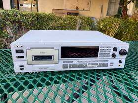 Pcm-2800 Sony Digital Audio Dat 4 Head Tape Recorder For Parts Or Repair