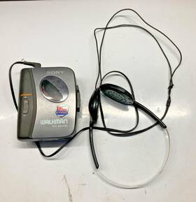 Wm-fx122 Sony Walkman Megabass Am/fm Cassette Player W Headphones Parts Only