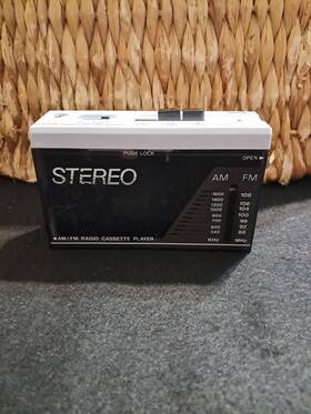 1038589 Suntone Vintage Chinese Cassette Player. Does Not Work