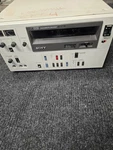 Vintage Sony U-matic VO-5600 3/4" Video Cassette Recorder Vcr. Powers On, Untest. Fixed Price $145.00.